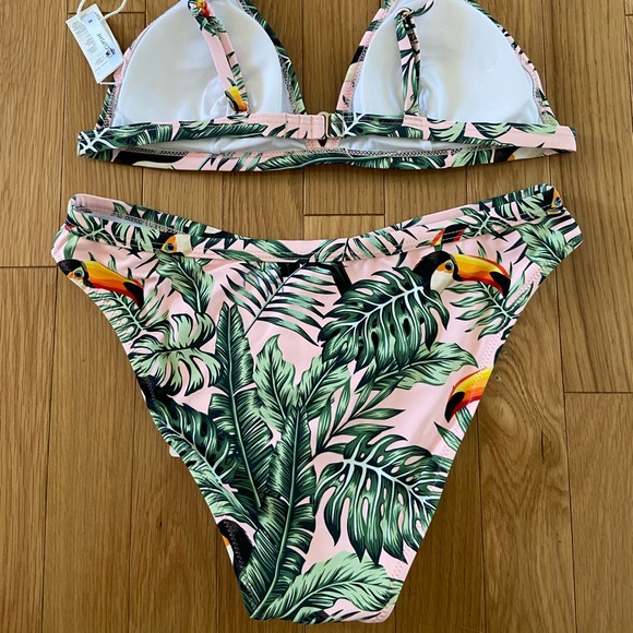 Tropical bikini - Picture 6 of 7